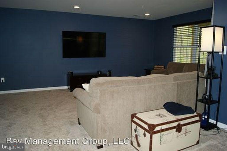 STONEHOUSE RUN - Residential Lease