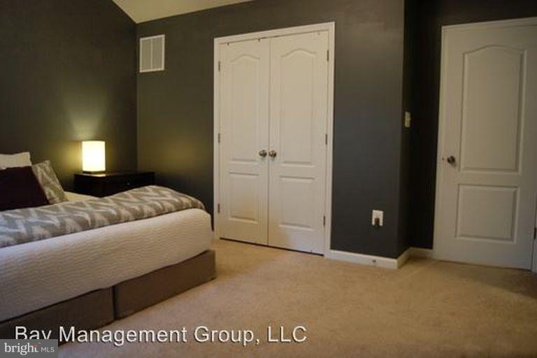 STONEHOUSE RUN - Residential Lease