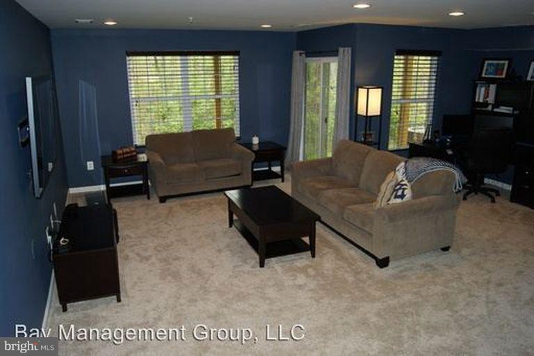 STONEHOUSE RUN - Residential Lease