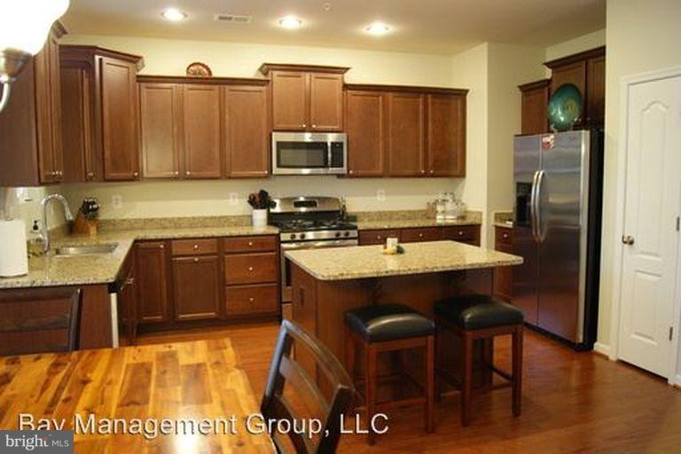 STONEHOUSE RUN - Residential Lease