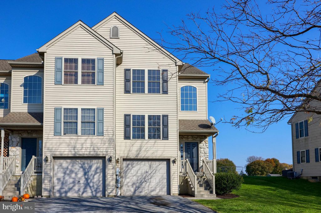 Photo of 29 Chickadee Circle, Leola, PA 17540 (MLS # PALA2043446)