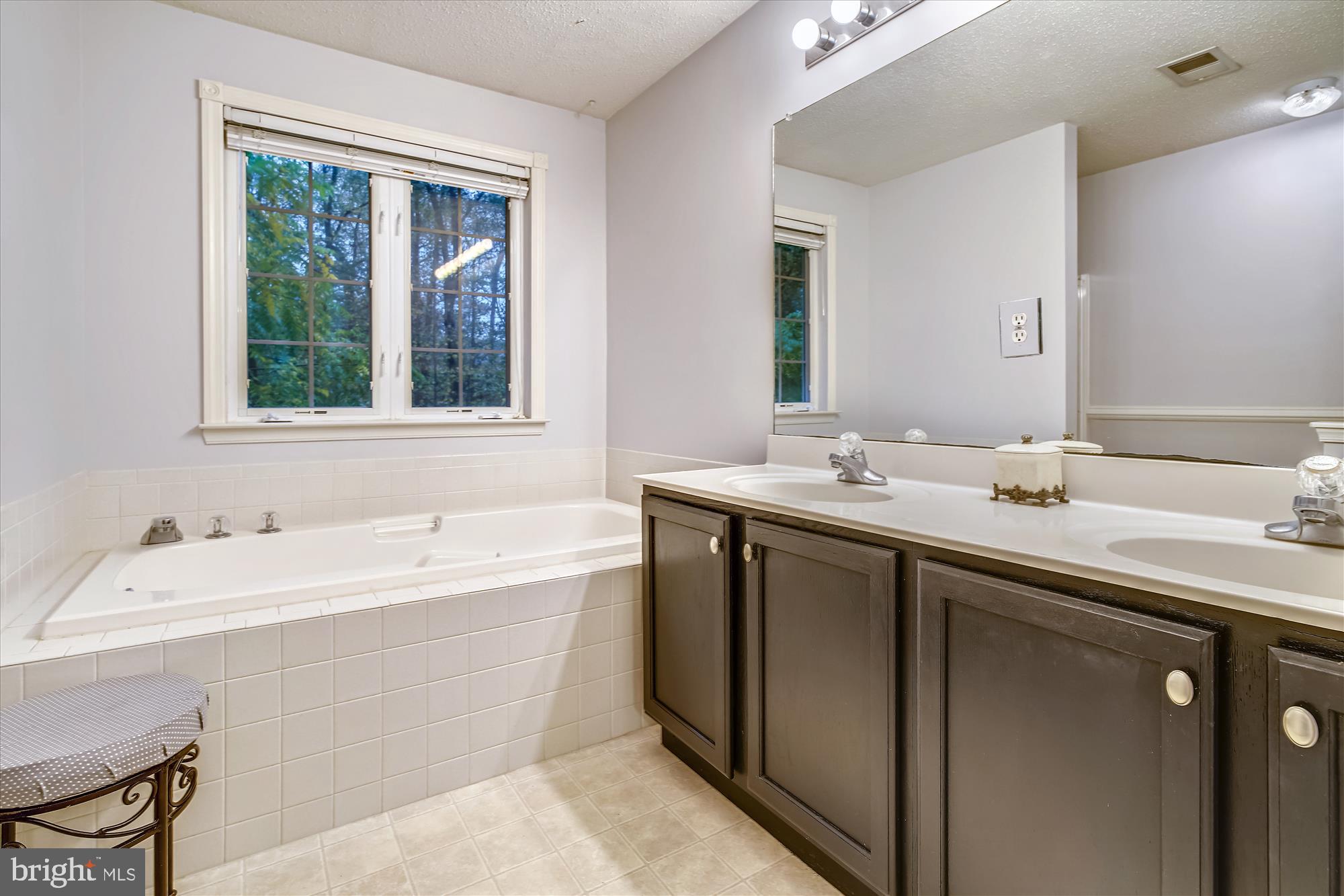 JAMESTOWNE - Residential