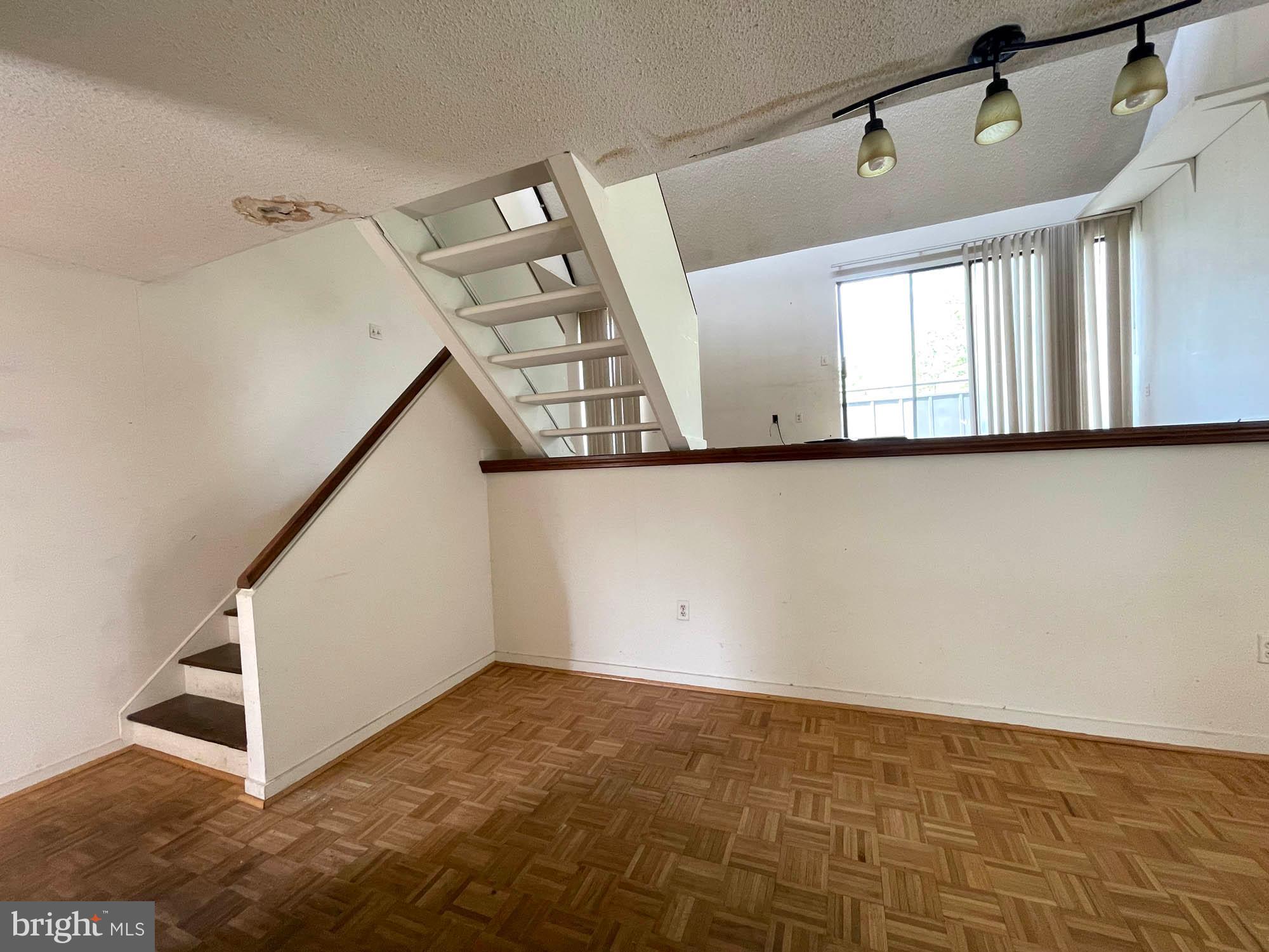 COLD SPRING NEWTOWN - Residential