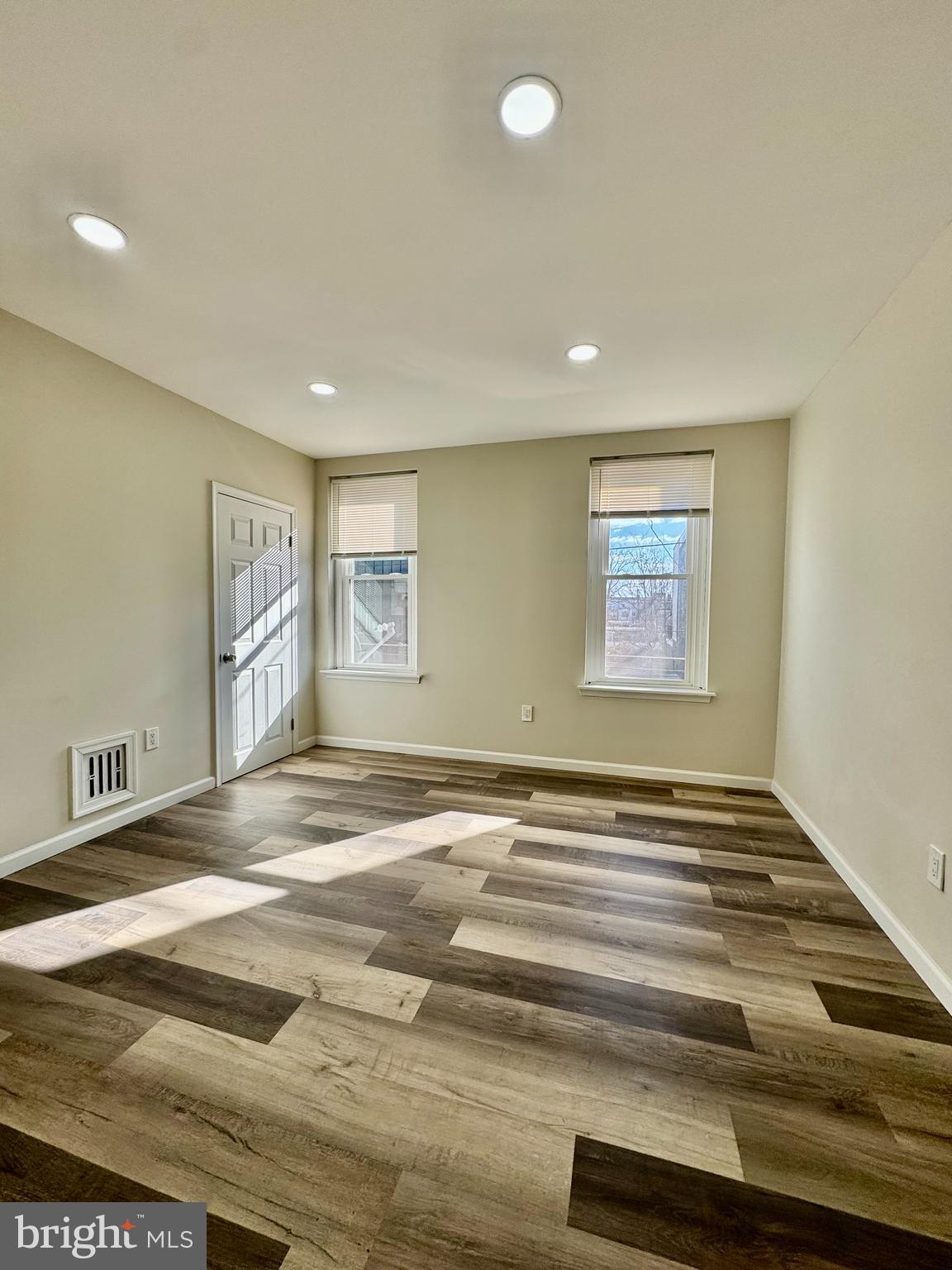 EAST KENSINGTON - Residential Lease