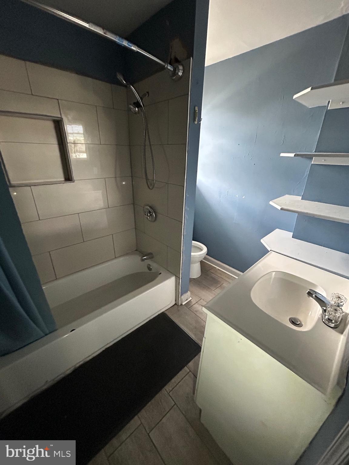 SANDTOWN-WINCHESTER - Residential