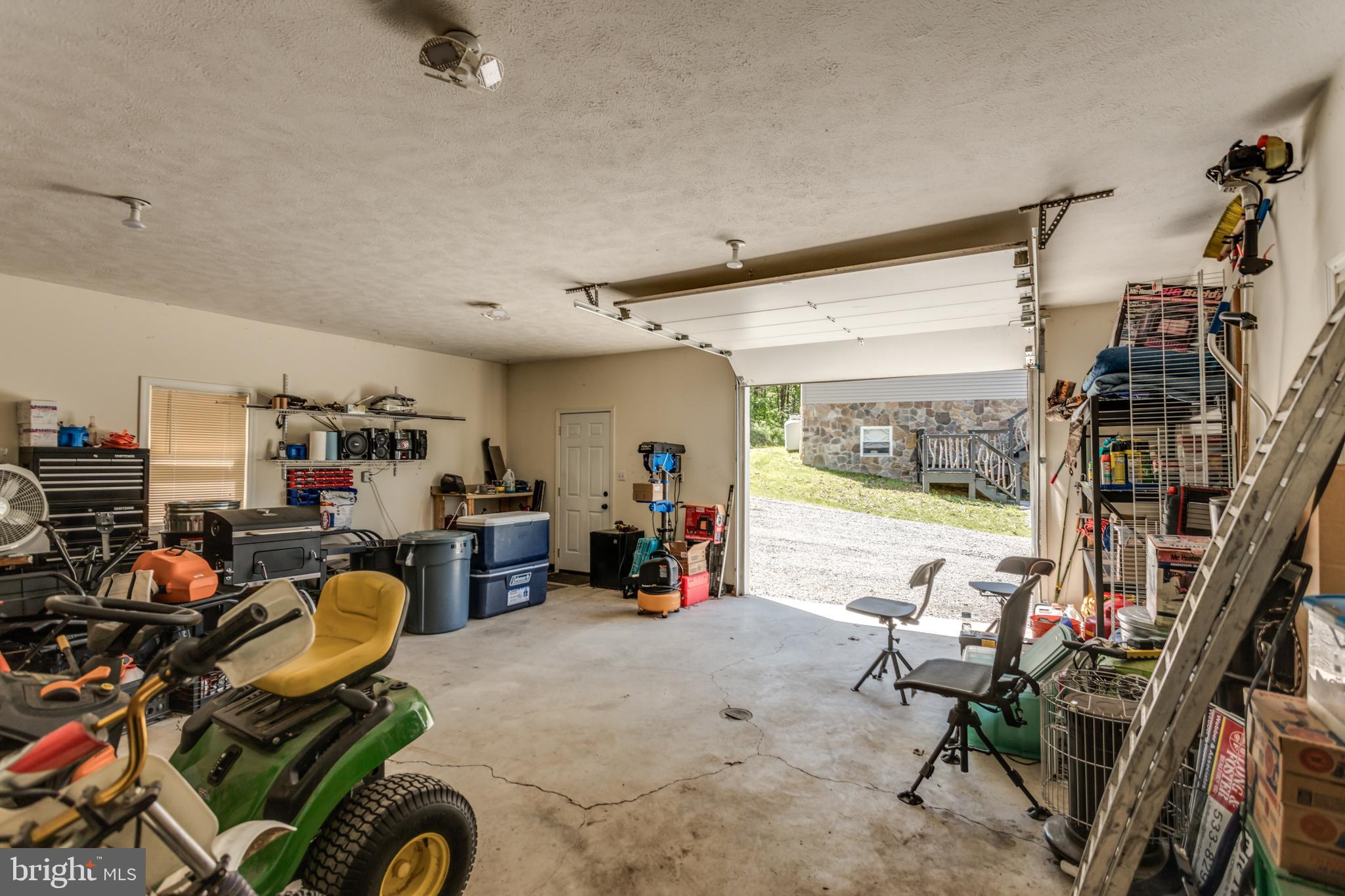 ASHTON WOODS - Residential