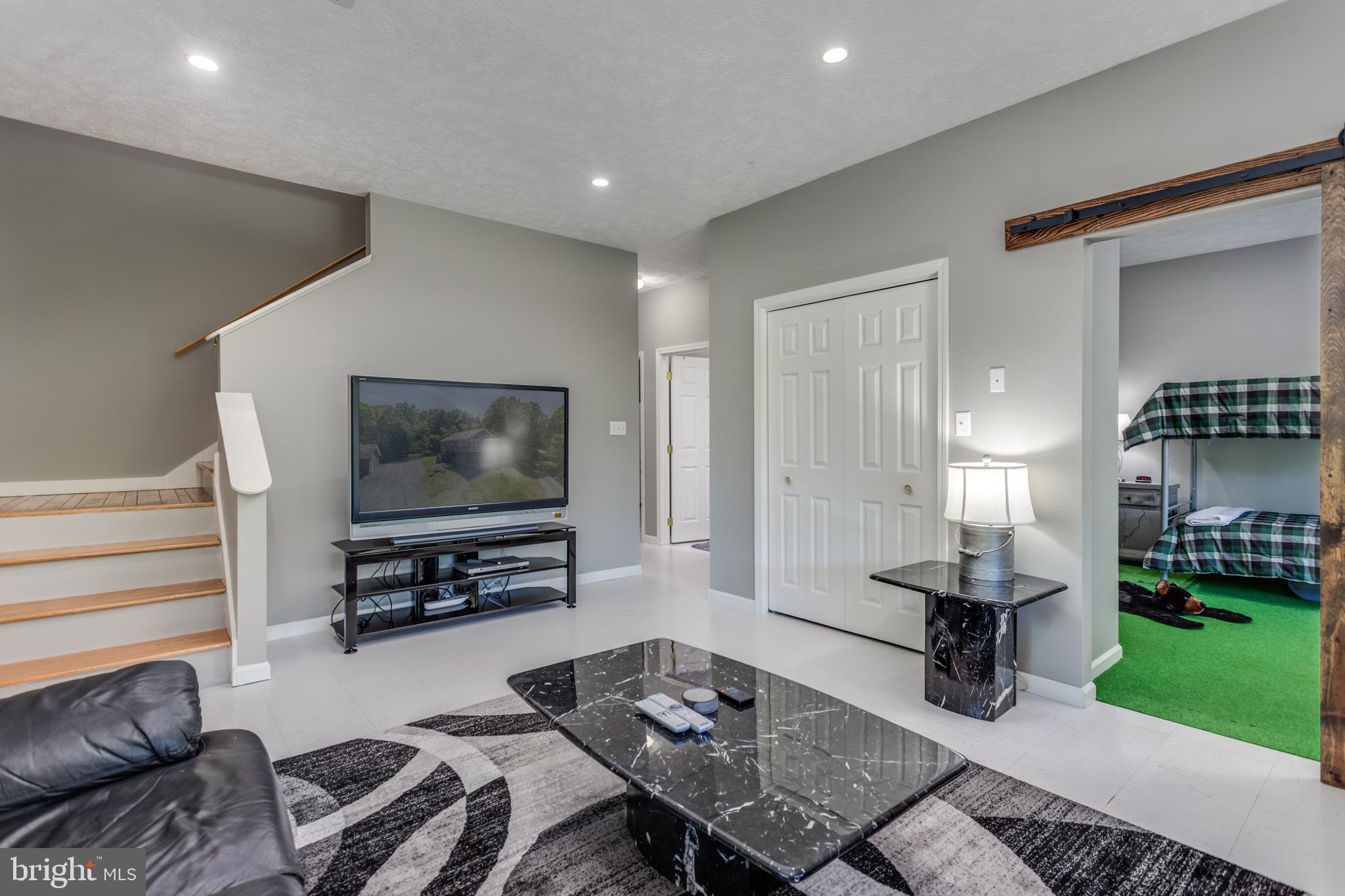 ASHTON WOODS - Residential