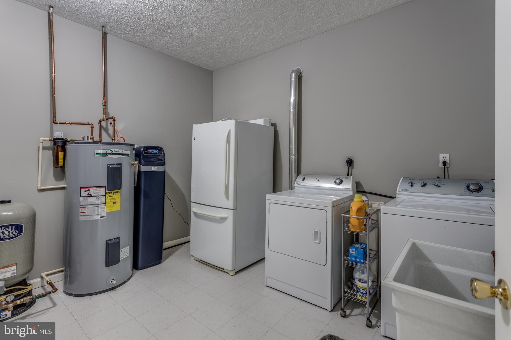 ASHTON WOODS - Residential