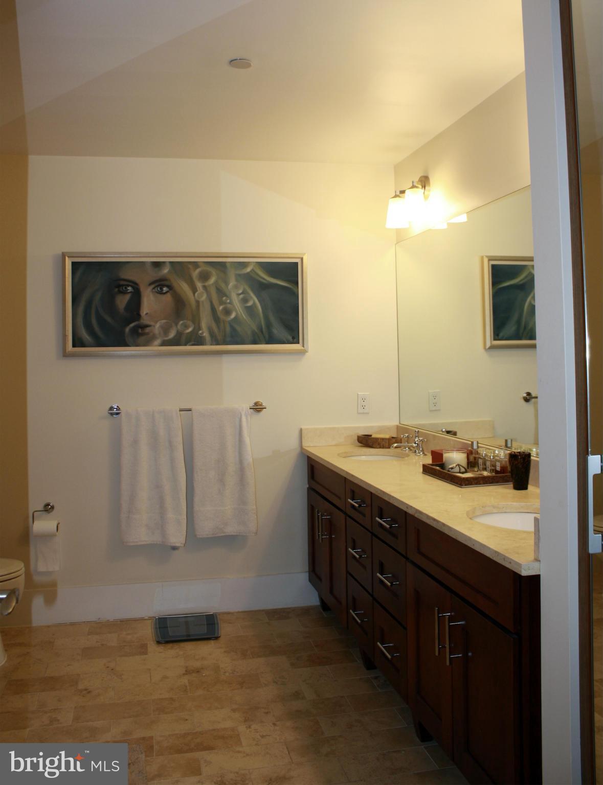 ROSSLYN - Residential Lease