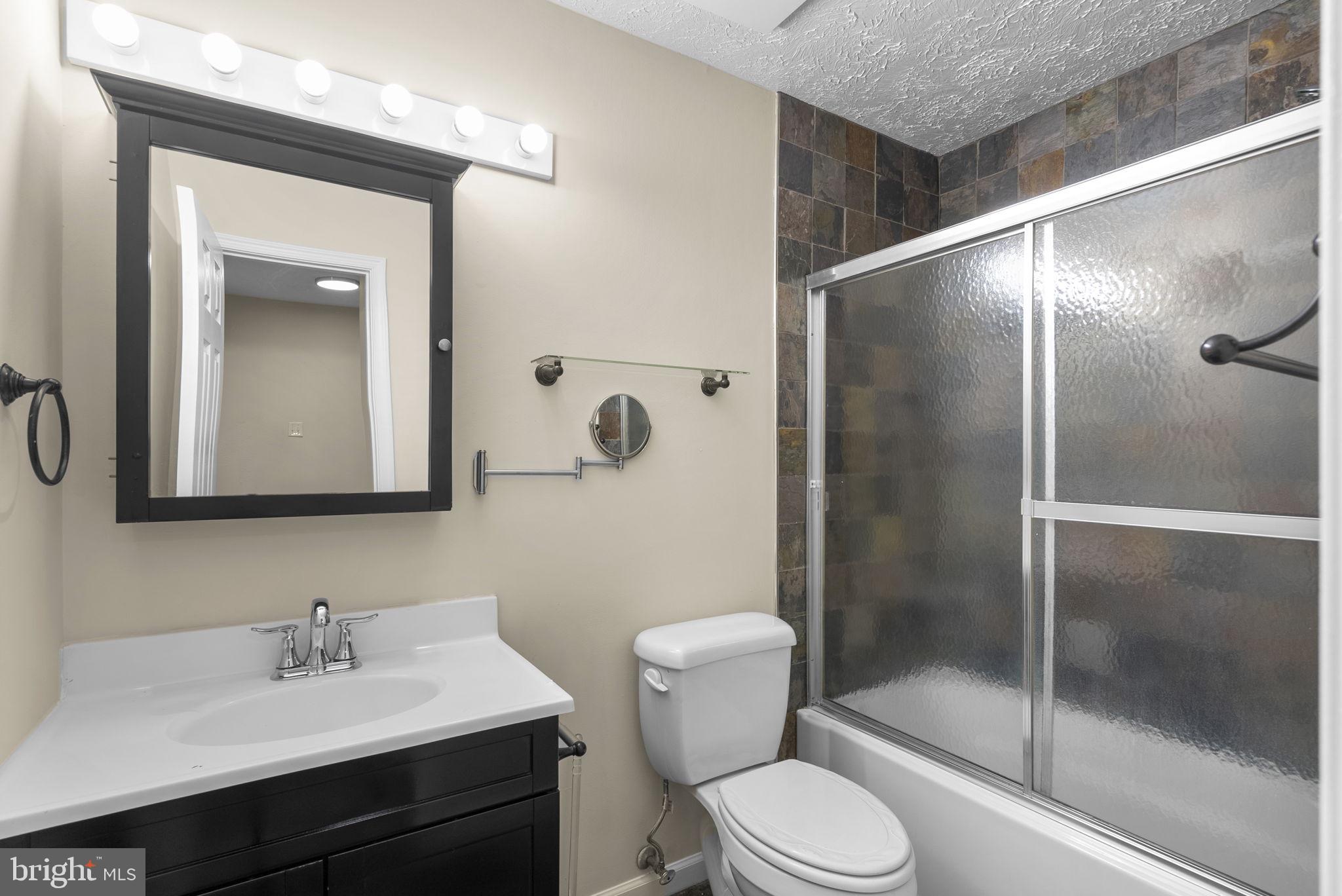 RIVERSIDE RUN IND HEAD - Residential