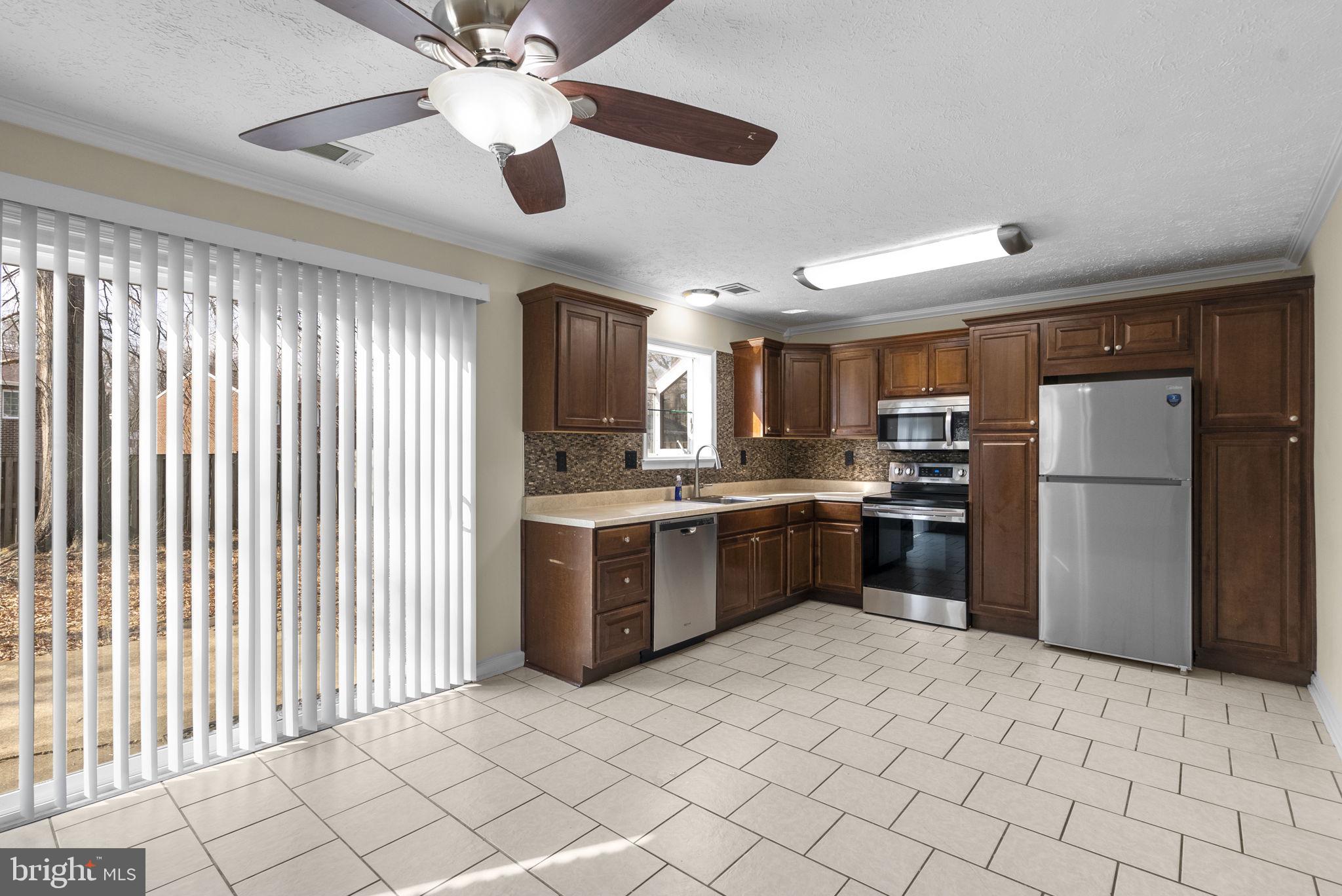 RIVERSIDE RUN IND HEAD - Residential