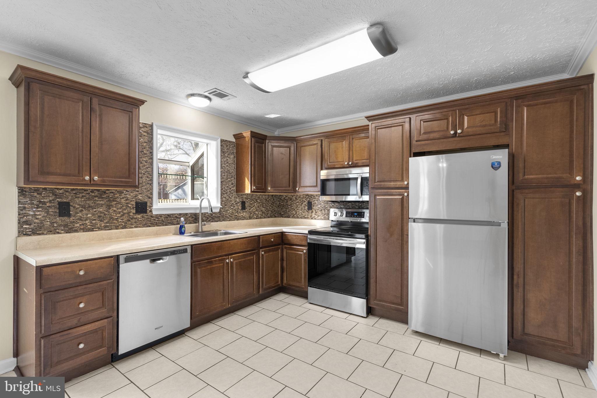 RIVERSIDE RUN IND HEAD - Residential