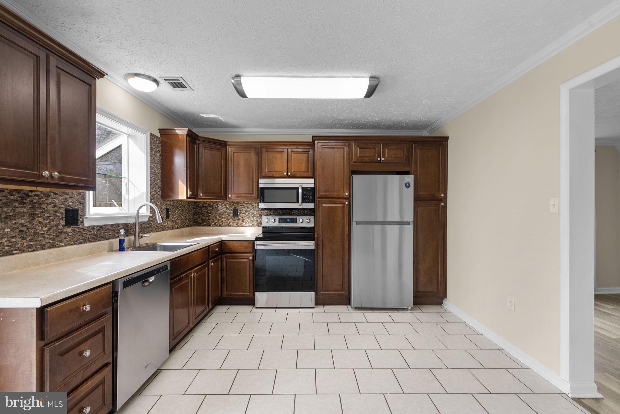 RIVERSIDE RUN IND HEAD - Residential