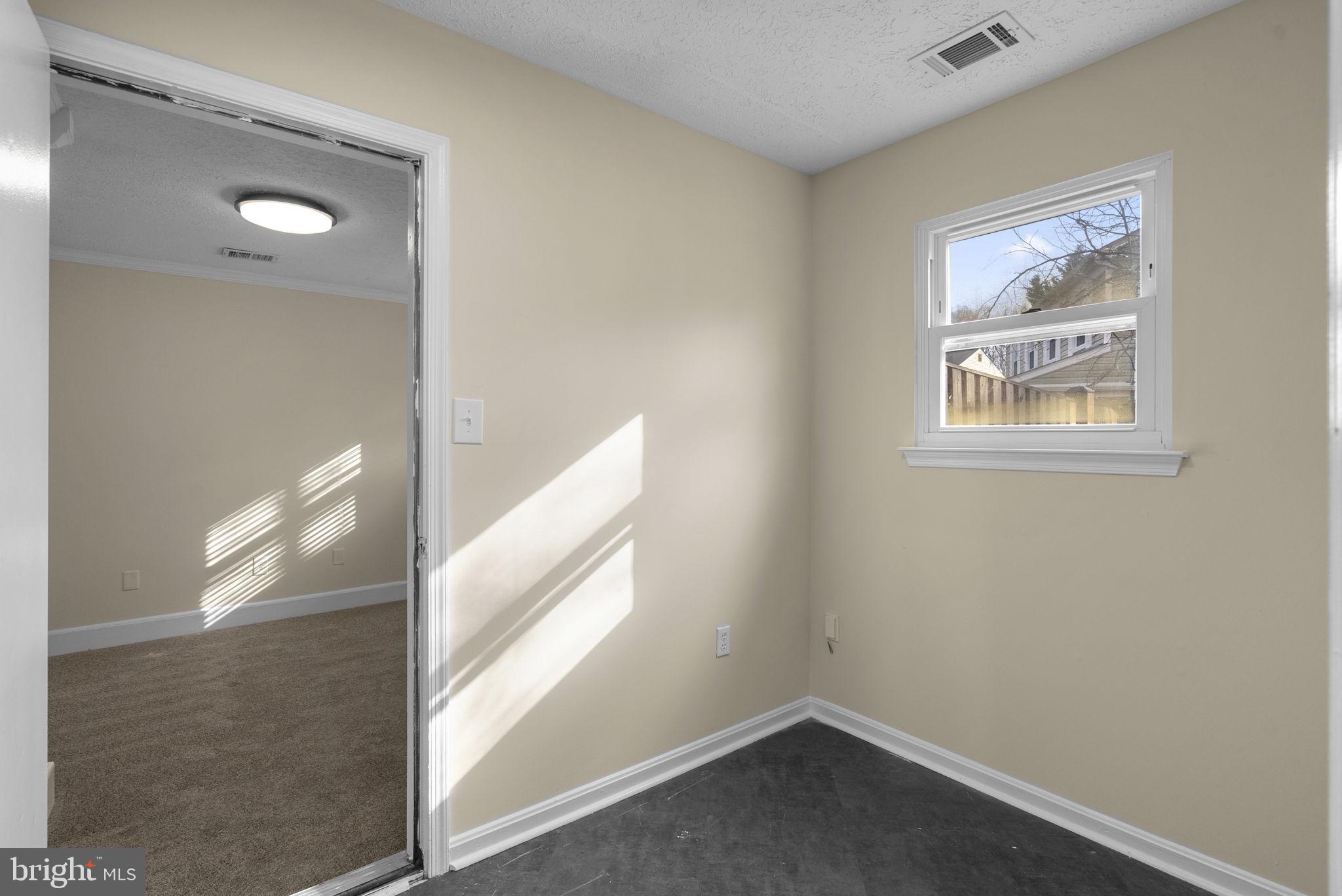 RIVERSIDE RUN IND HEAD - Residential