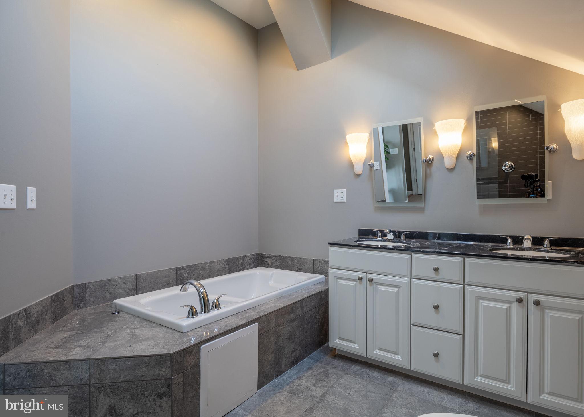 BELLA VISTA - Residential