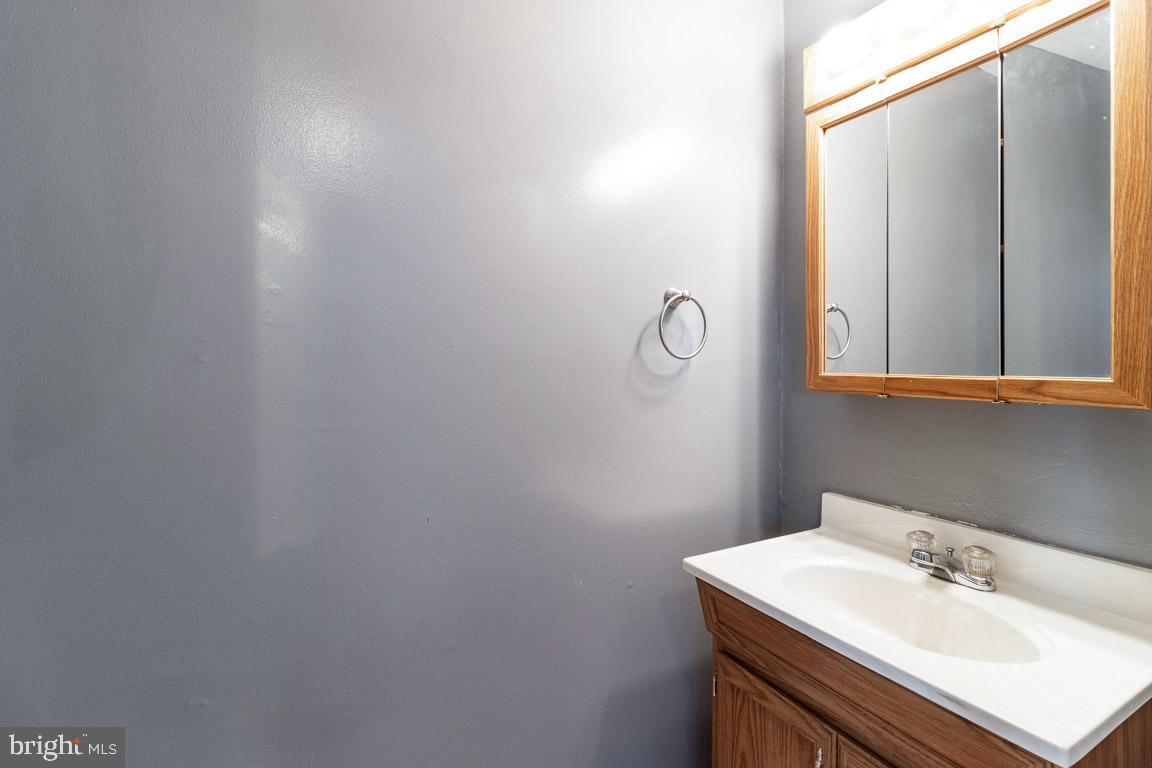 KINGS COURT - Residential Lease