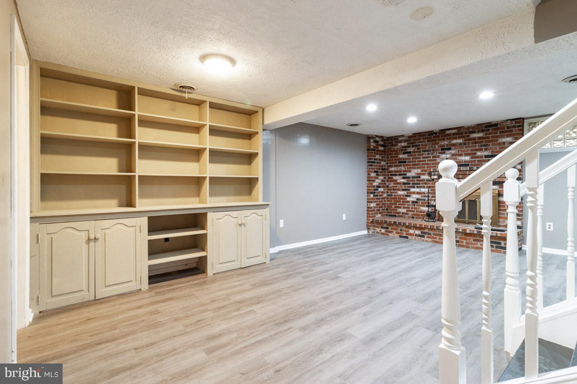 KINGS COURT - Residential Lease