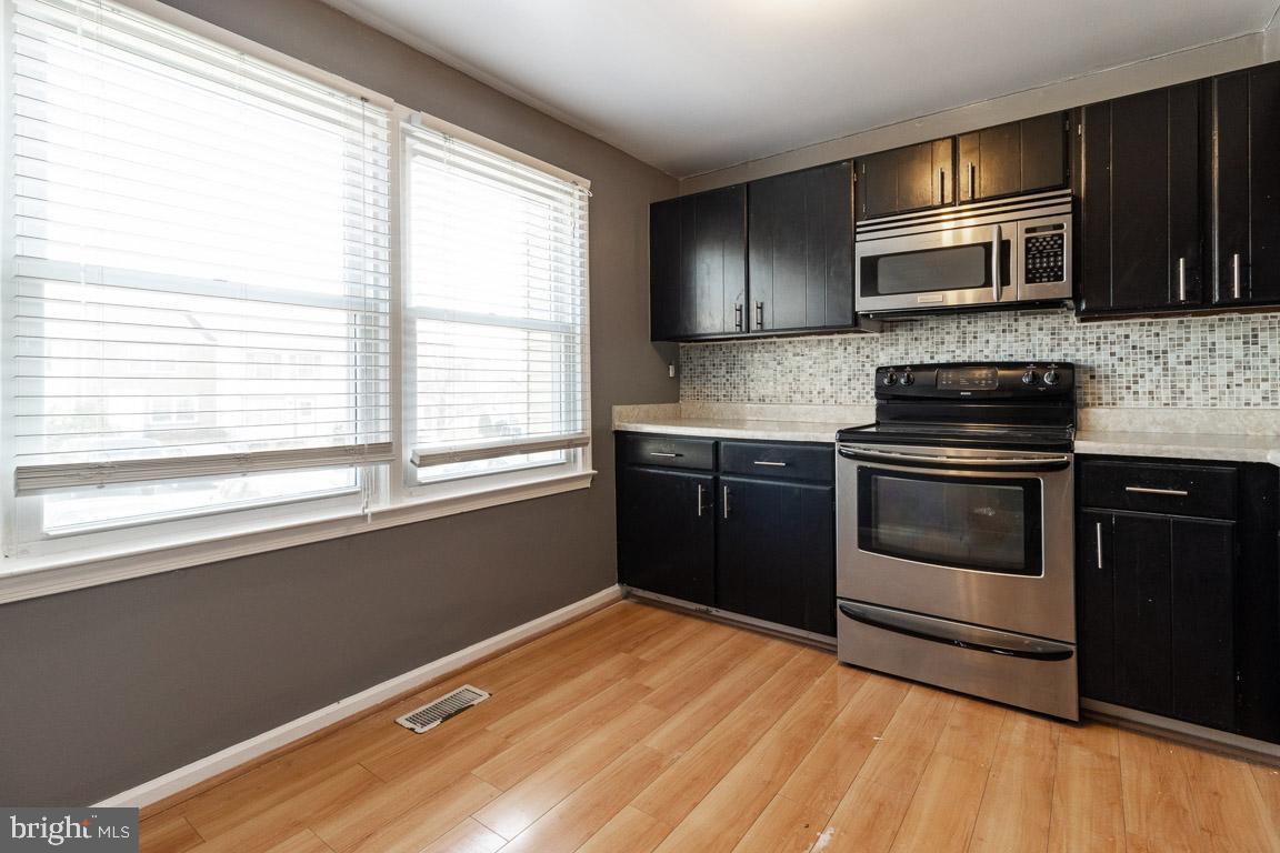 KINGS COURT - Residential Lease