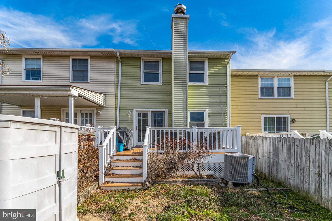 KINGS COURT - Residential Lease