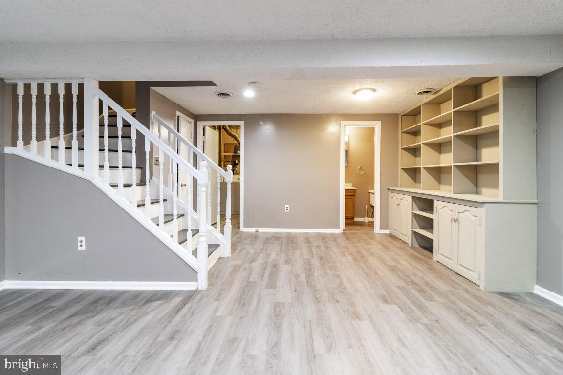 KINGS COURT - Residential Lease