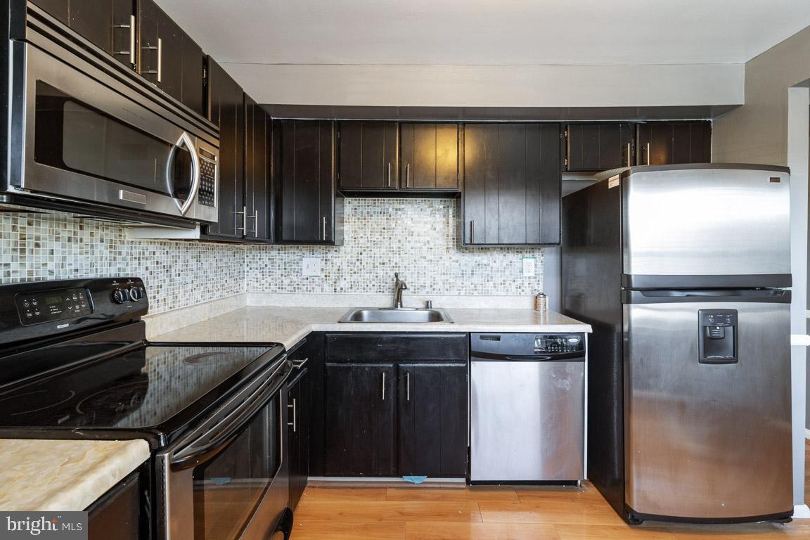 KINGS COURT - Residential Lease