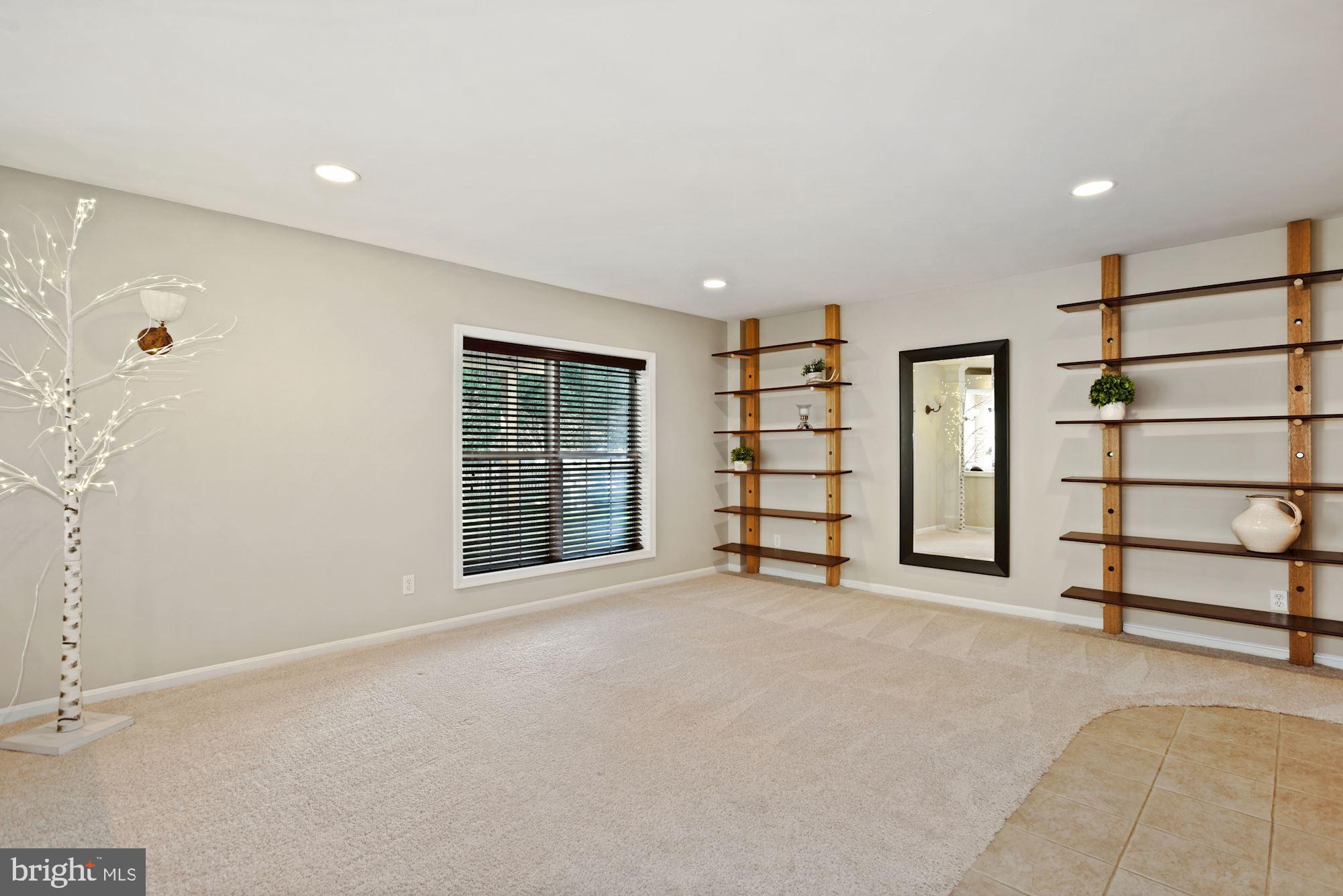 SOUTH RIDING - Residential