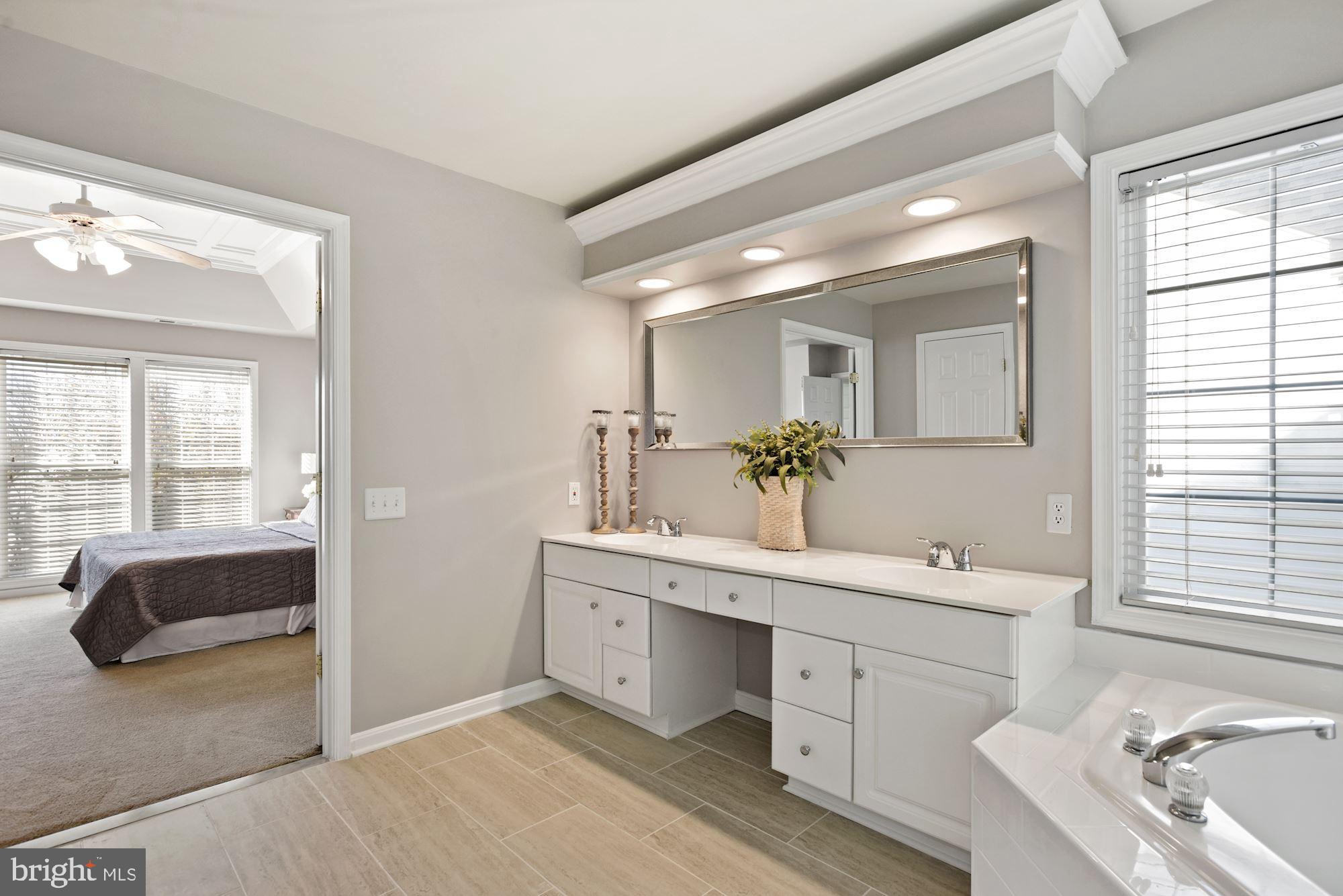 SOUTH RIDING - Residential