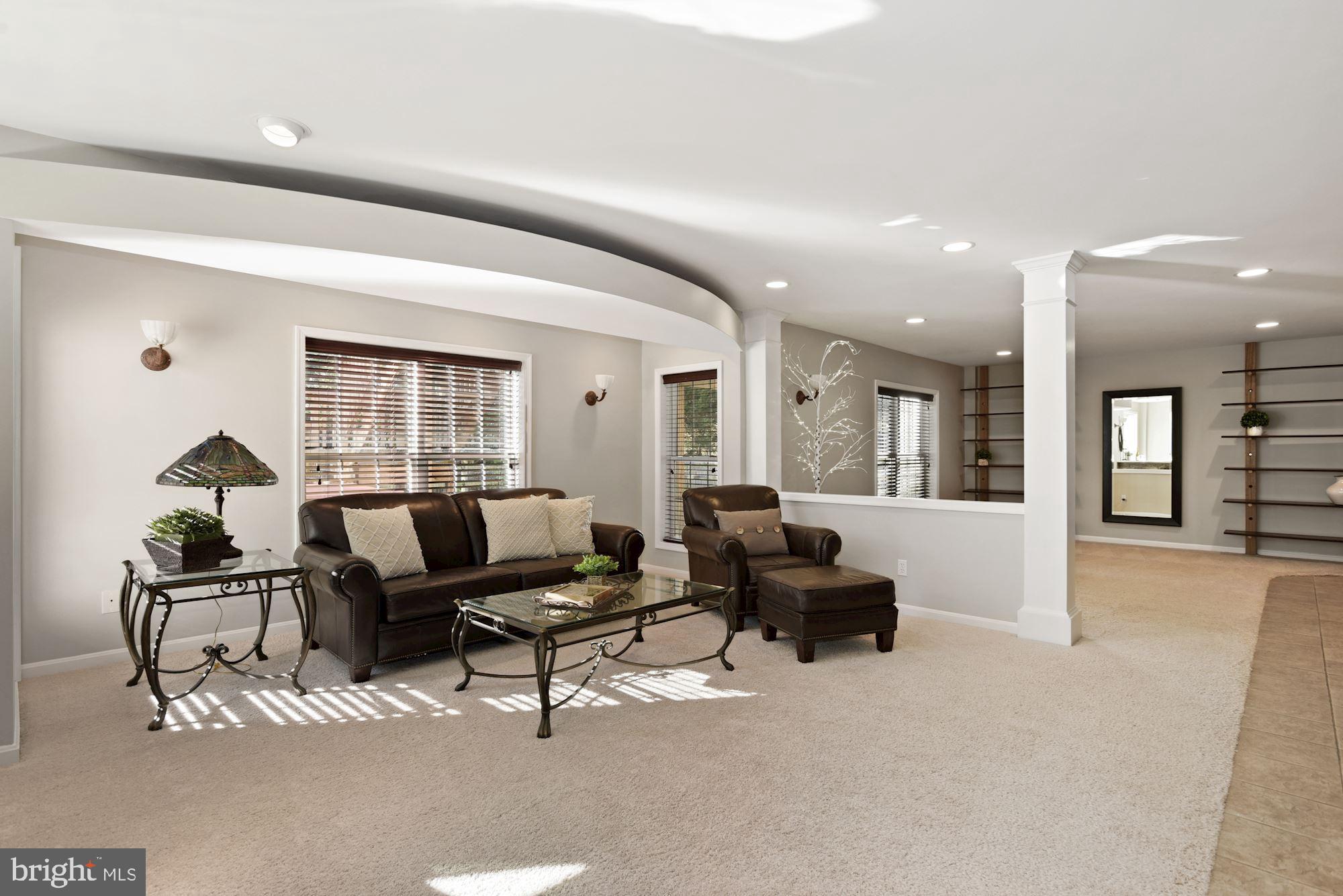 SOUTH RIDING - Residential