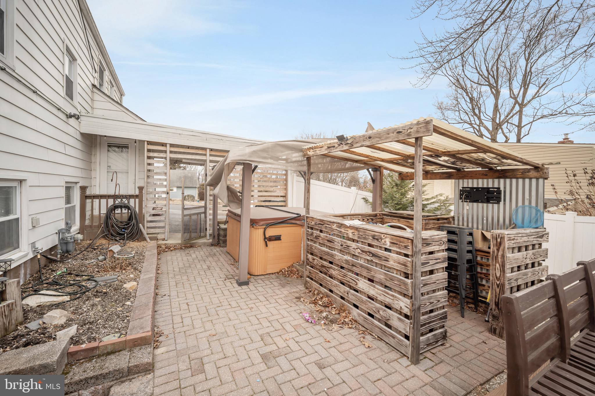 WILLOW GROVE - Residential