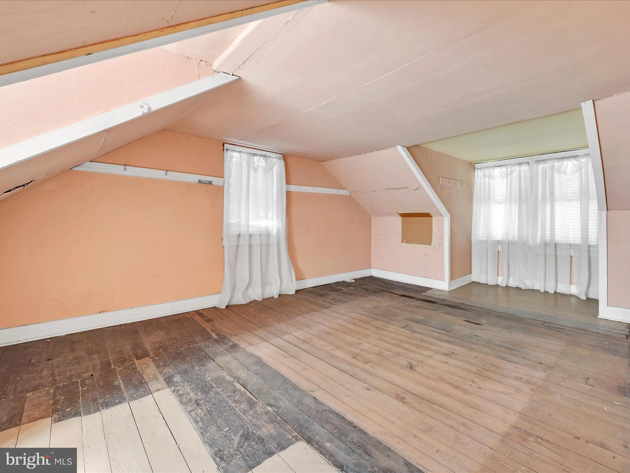 Minersville, Pennsylvania 17954, United States, 3 Bedrooms Bedrooms, ,1 BathroomBathrooms,Residential,Pending,214114