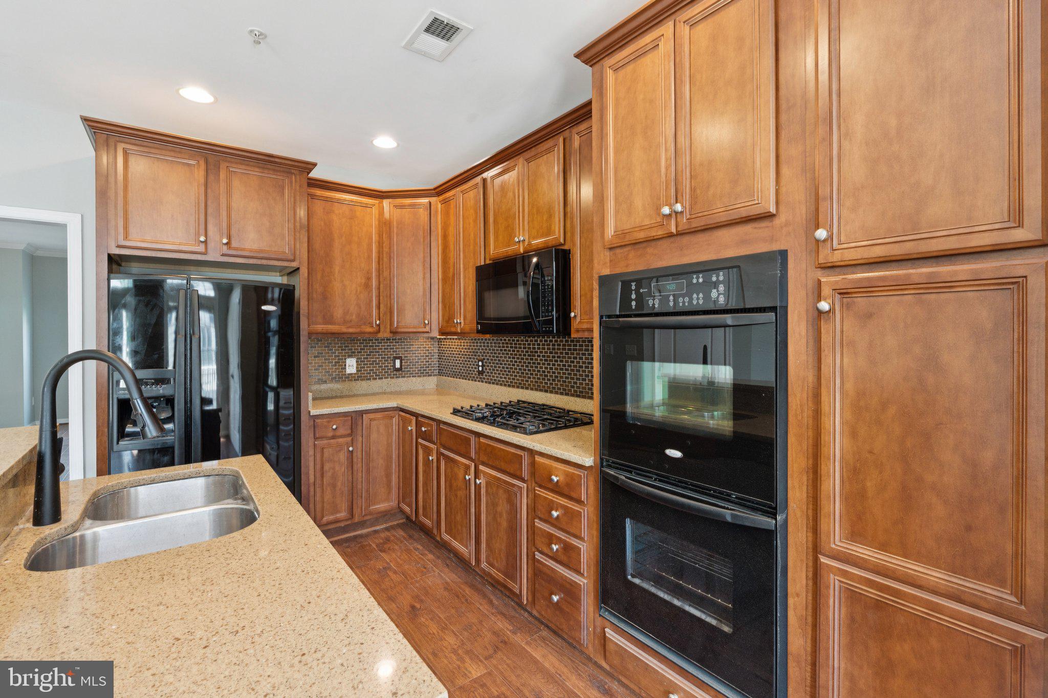 THE TOWNES AT VILLAGE PLACE - Residential