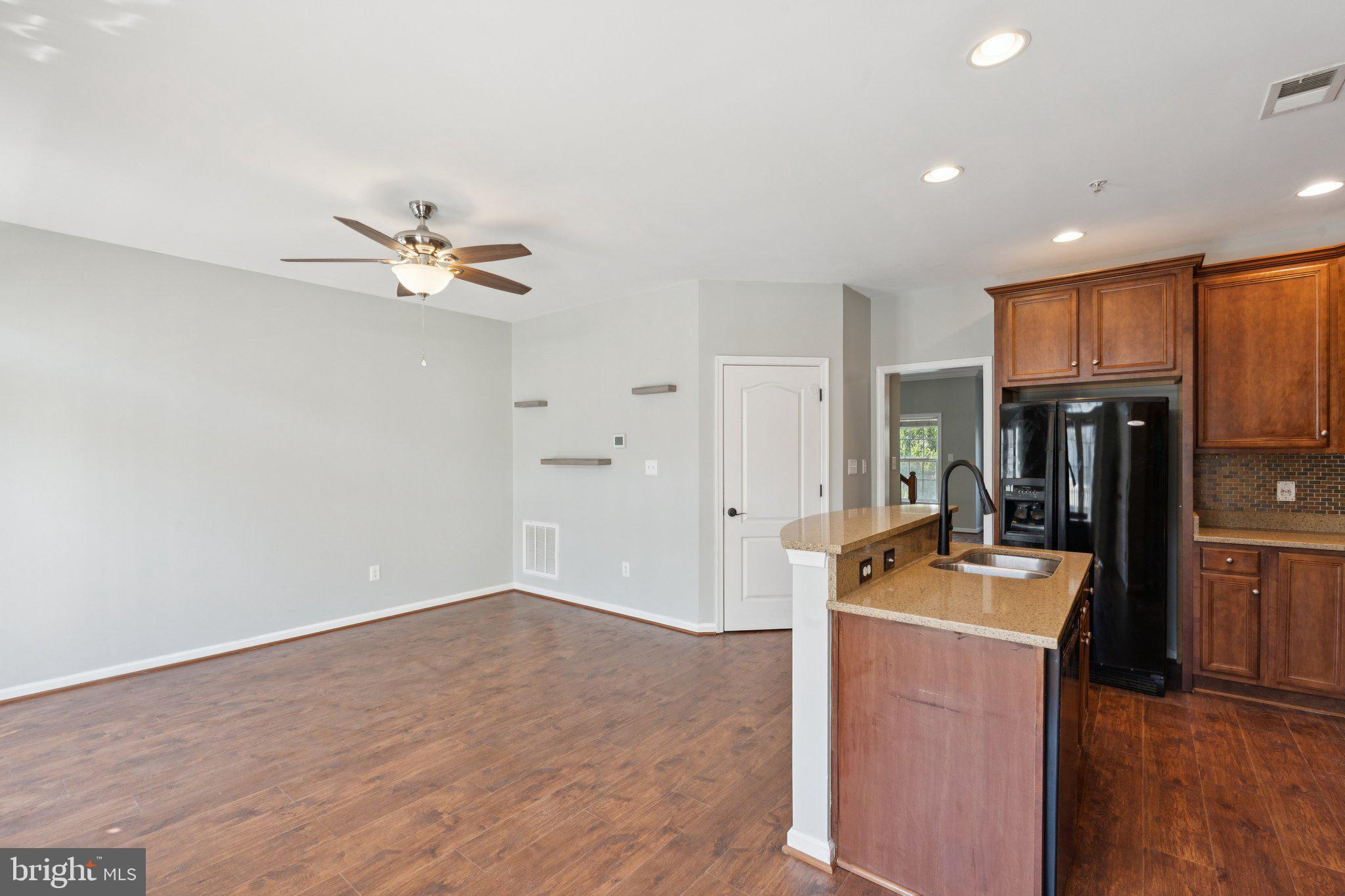 THE TOWNES AT VILLAGE PLACE - Residential