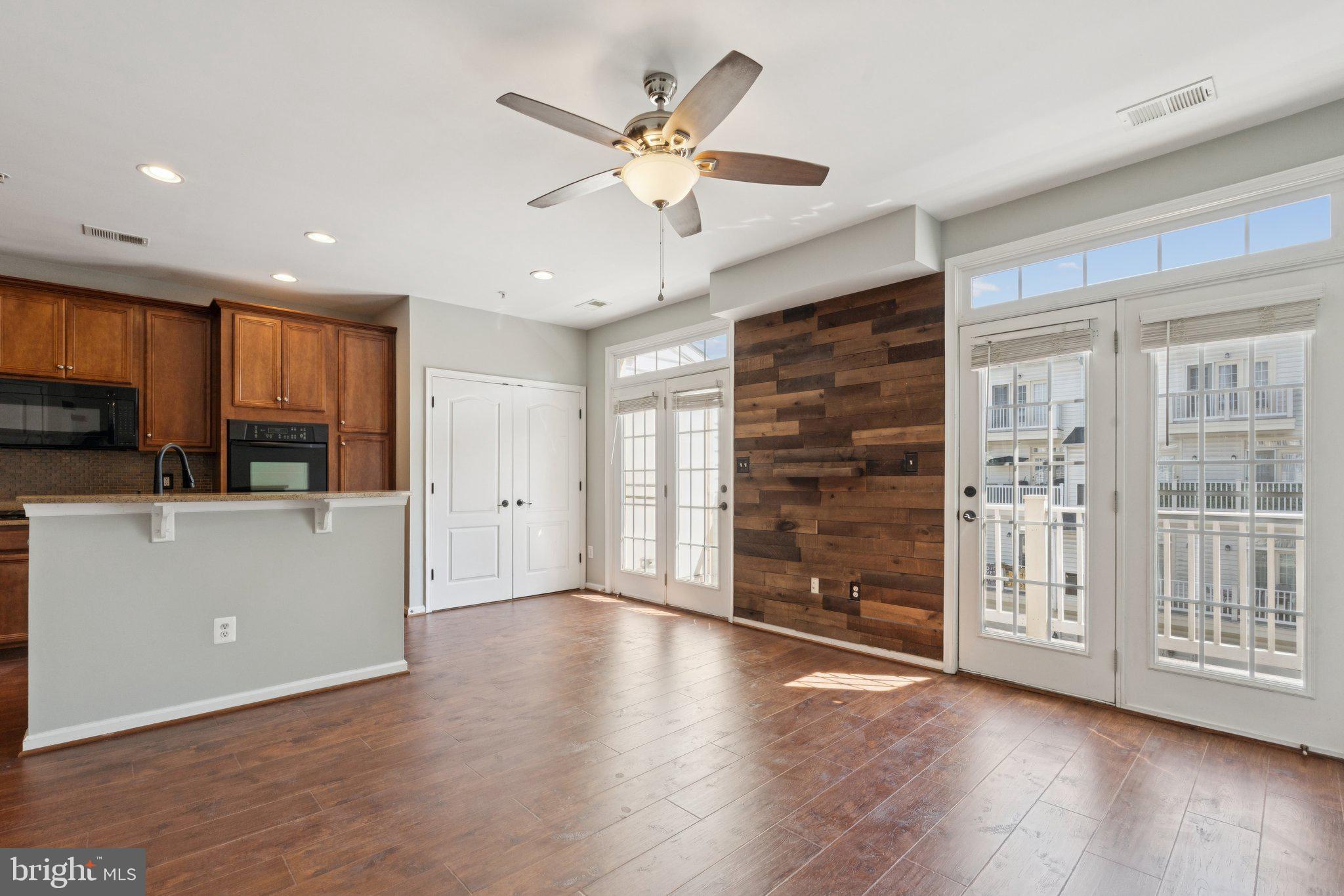 THE TOWNES AT VILLAGE PLACE - Residential