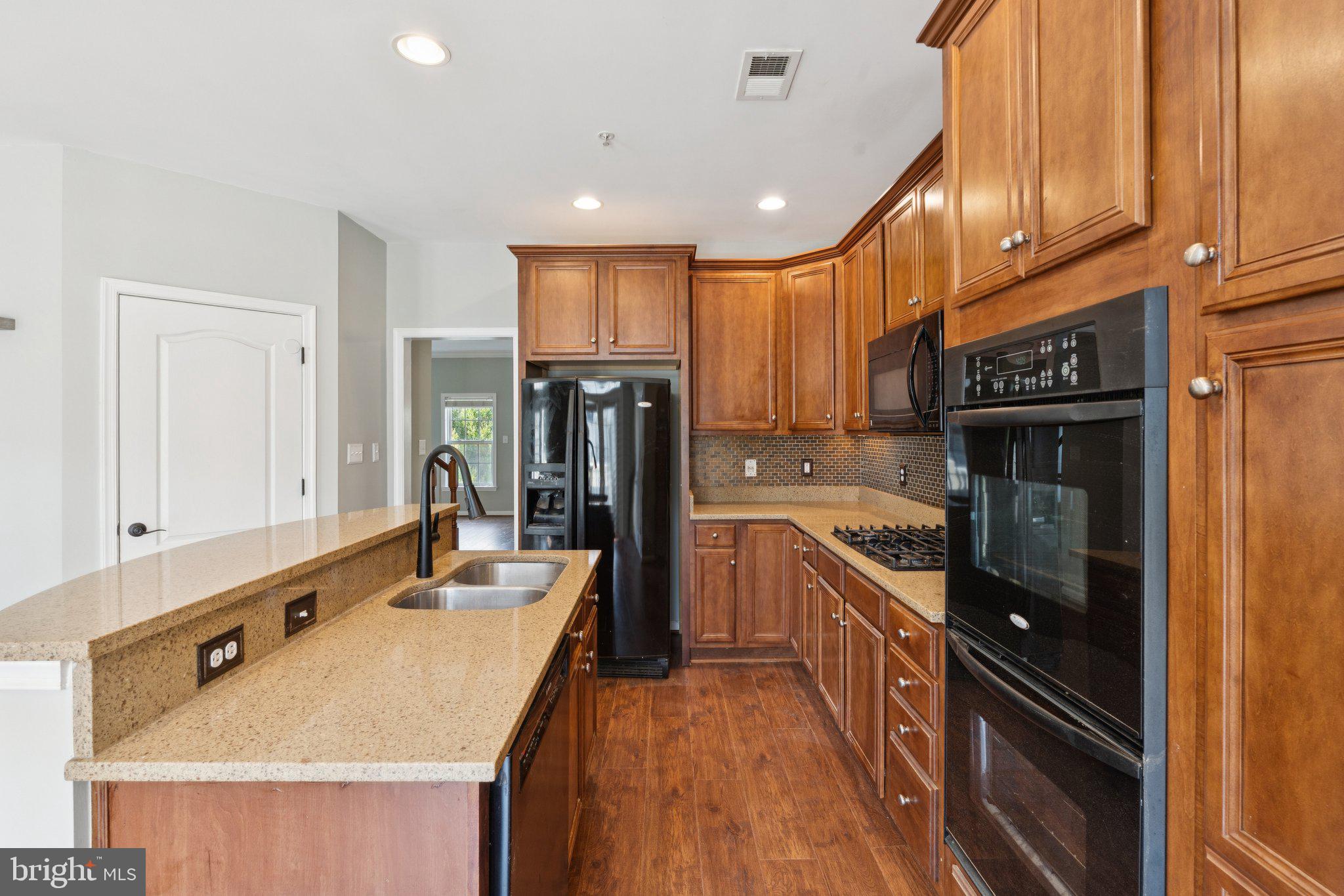 THE TOWNES AT VILLAGE PLACE - Residential