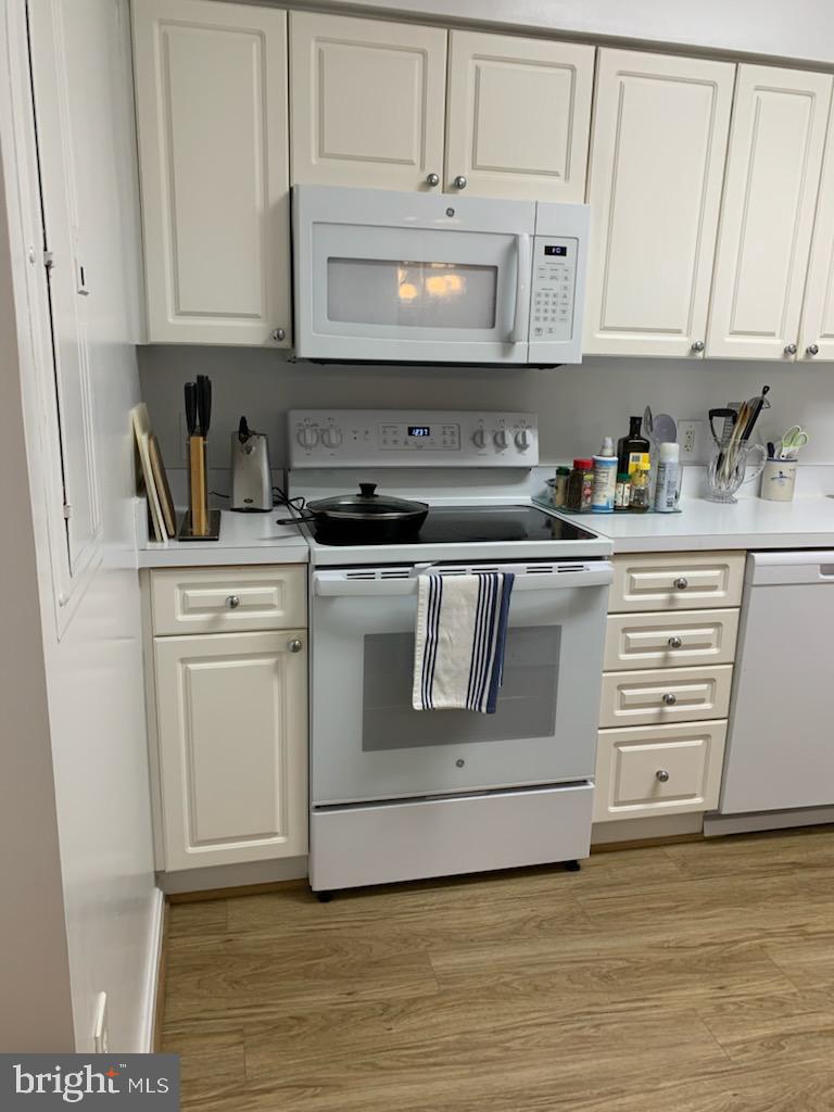 VANTAGE POINT EAST @ LEISURE WORLD - Residential