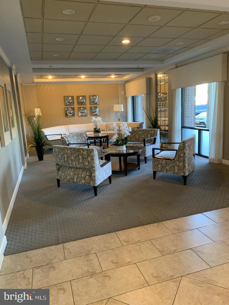 VANTAGE POINT EAST @ LEISURE WORLD - Residential