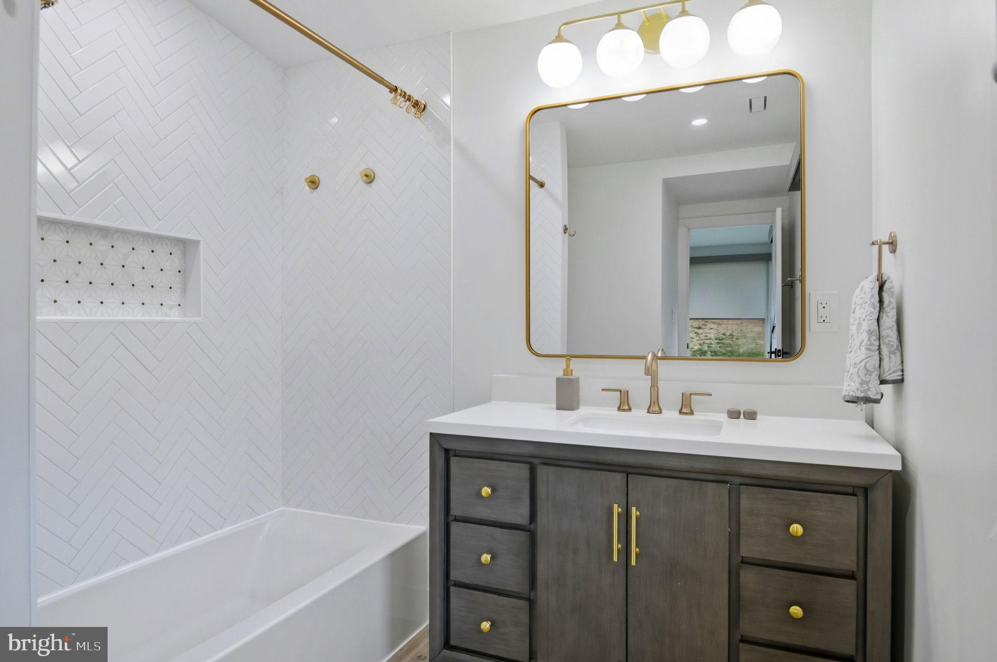 RAYMONDALE - Residential Lease