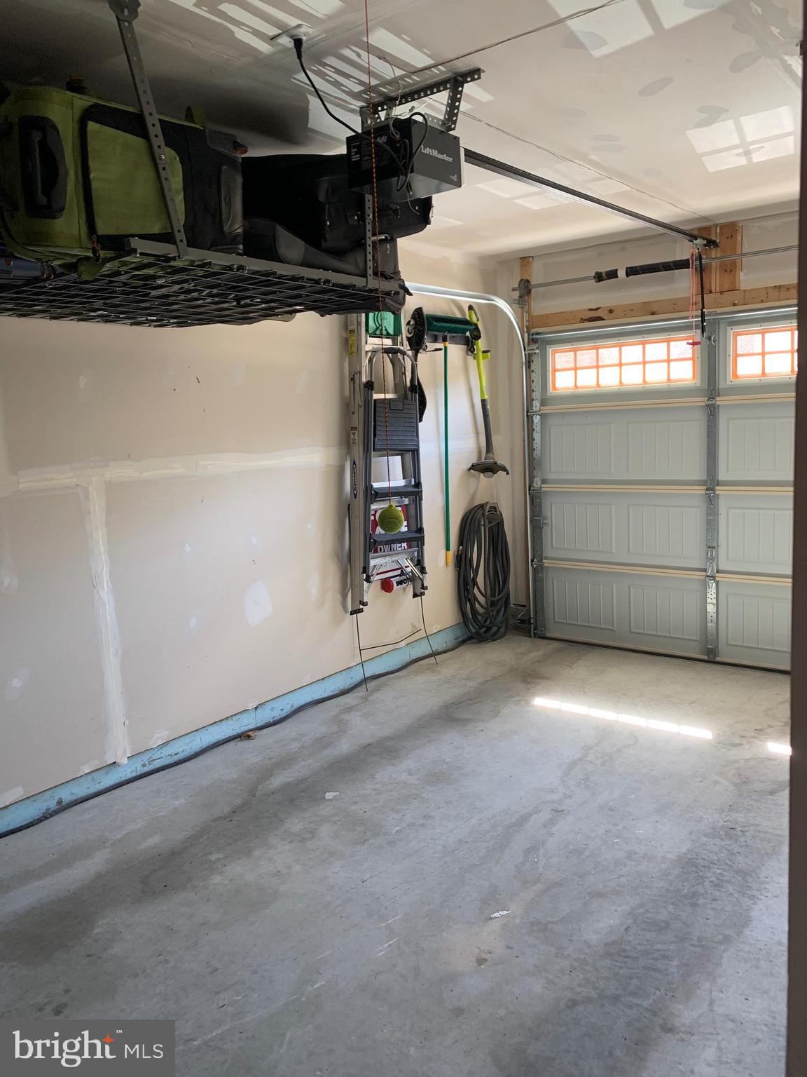 CREEKSTONE VILLAGE - Residential Lease