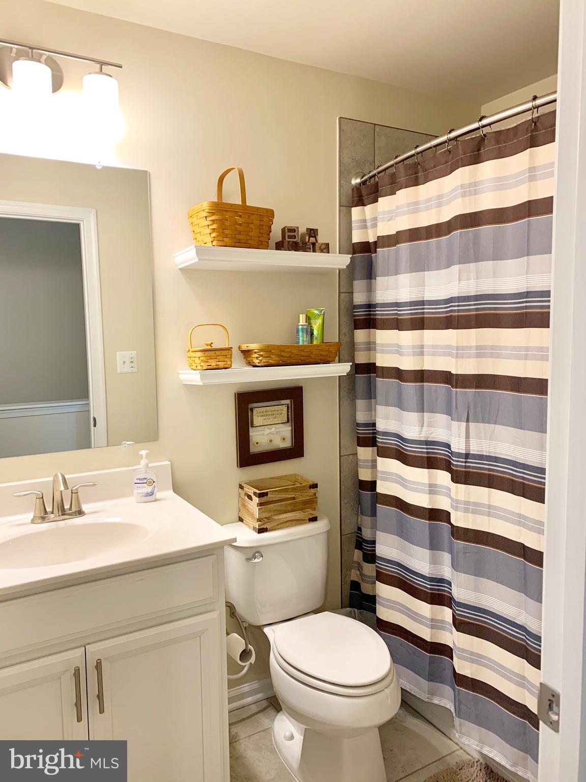 CREEKSTONE VILLAGE - Residential Lease