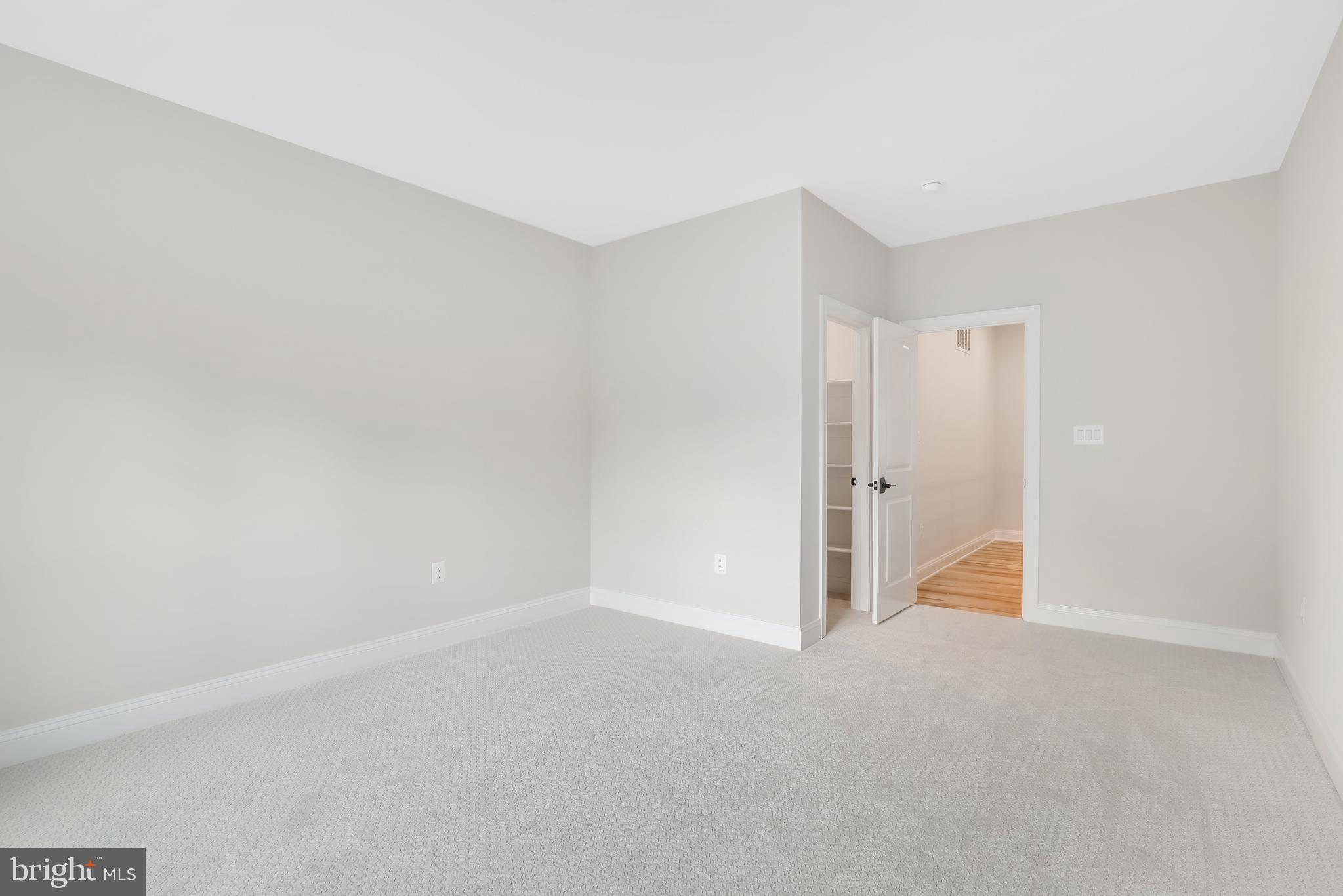 MANTUA - Residential