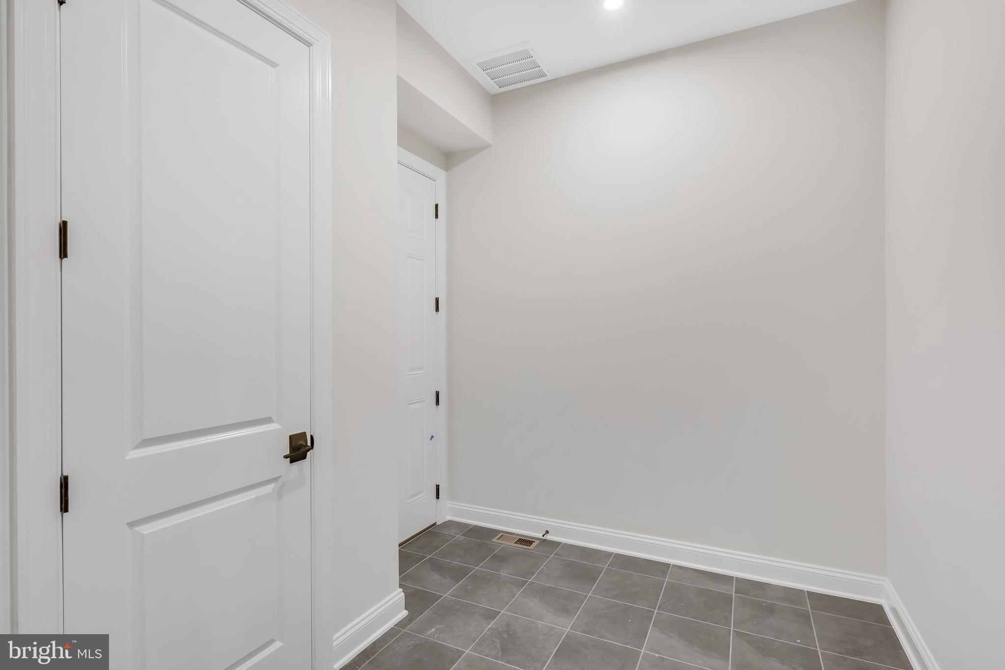 MANTUA - Residential