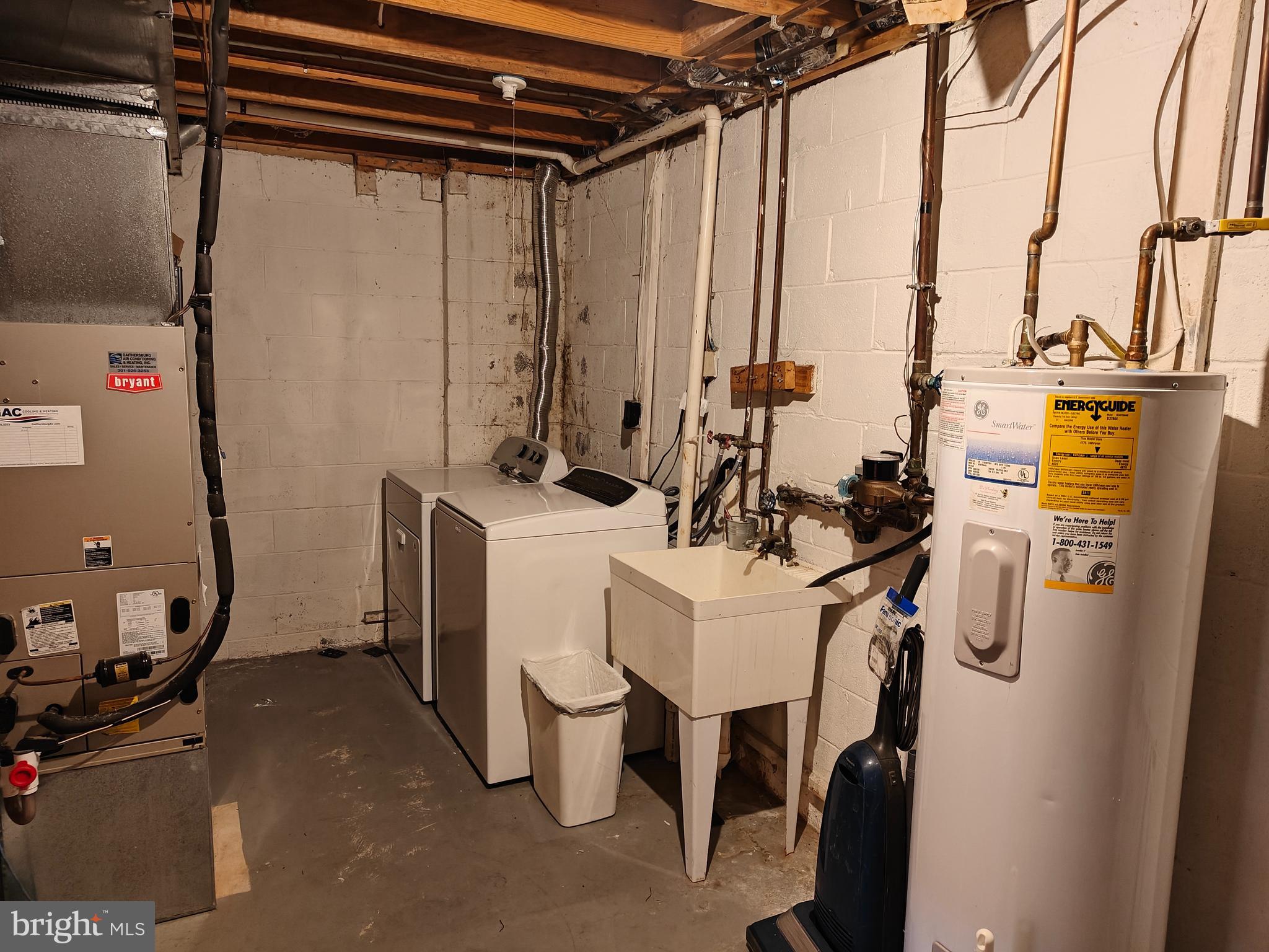 PARK OVERLOOK - Residential Lease