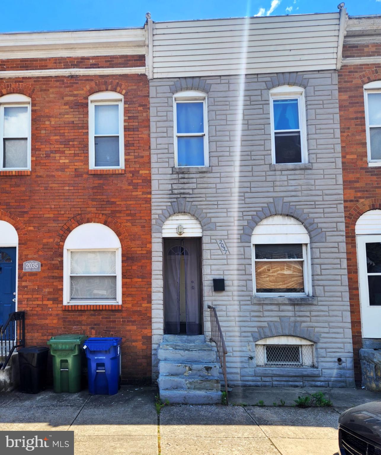2037 EAGLE STREET