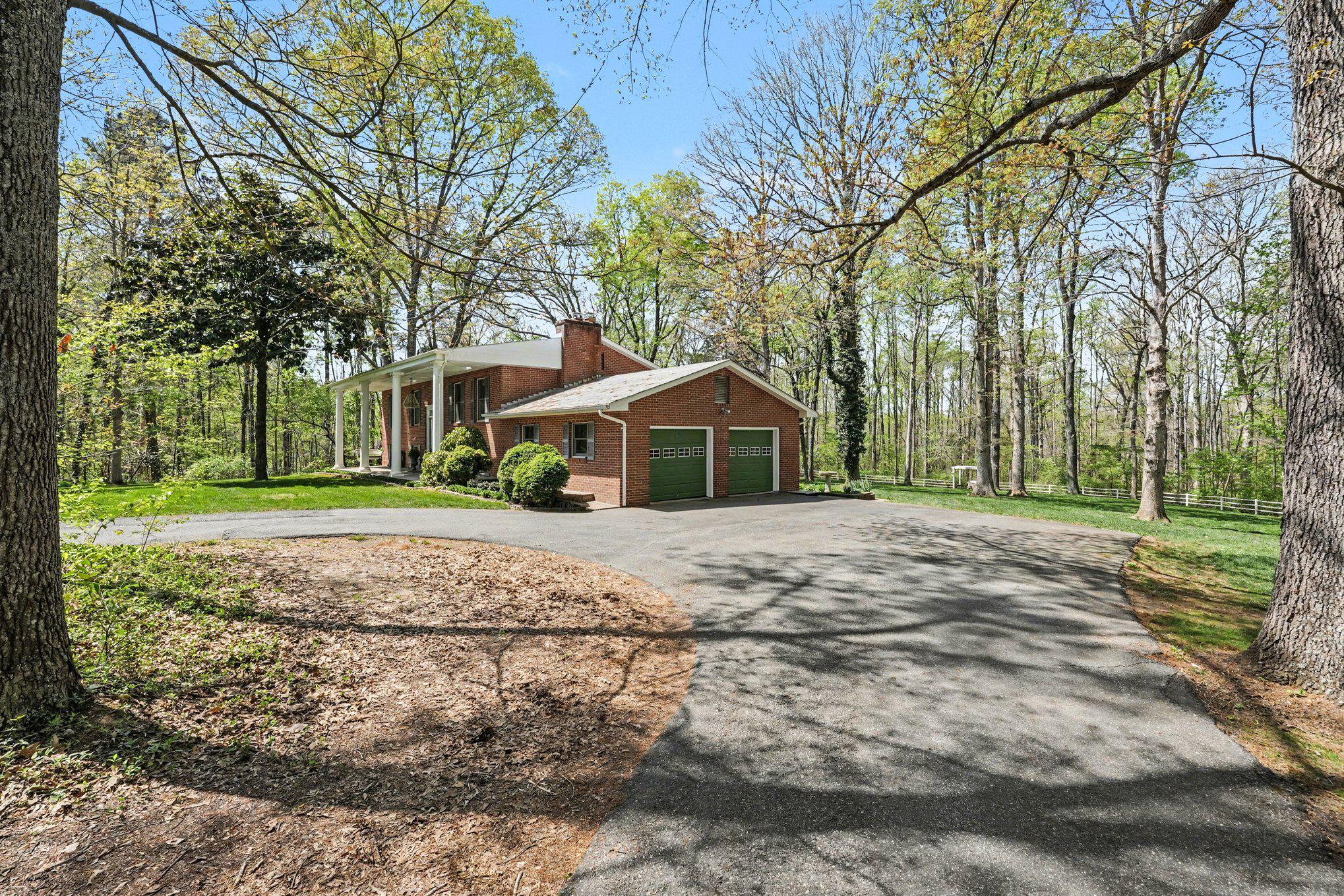 86 MOCKINGBIRD LANE
