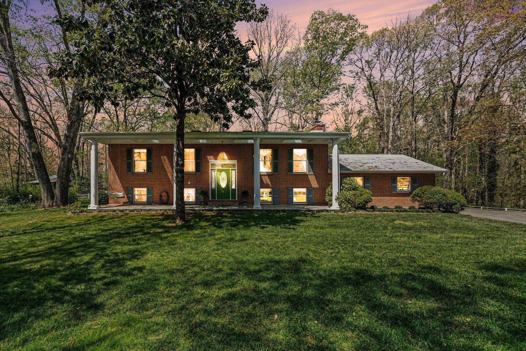 86 MOCKINGBIRD LANE