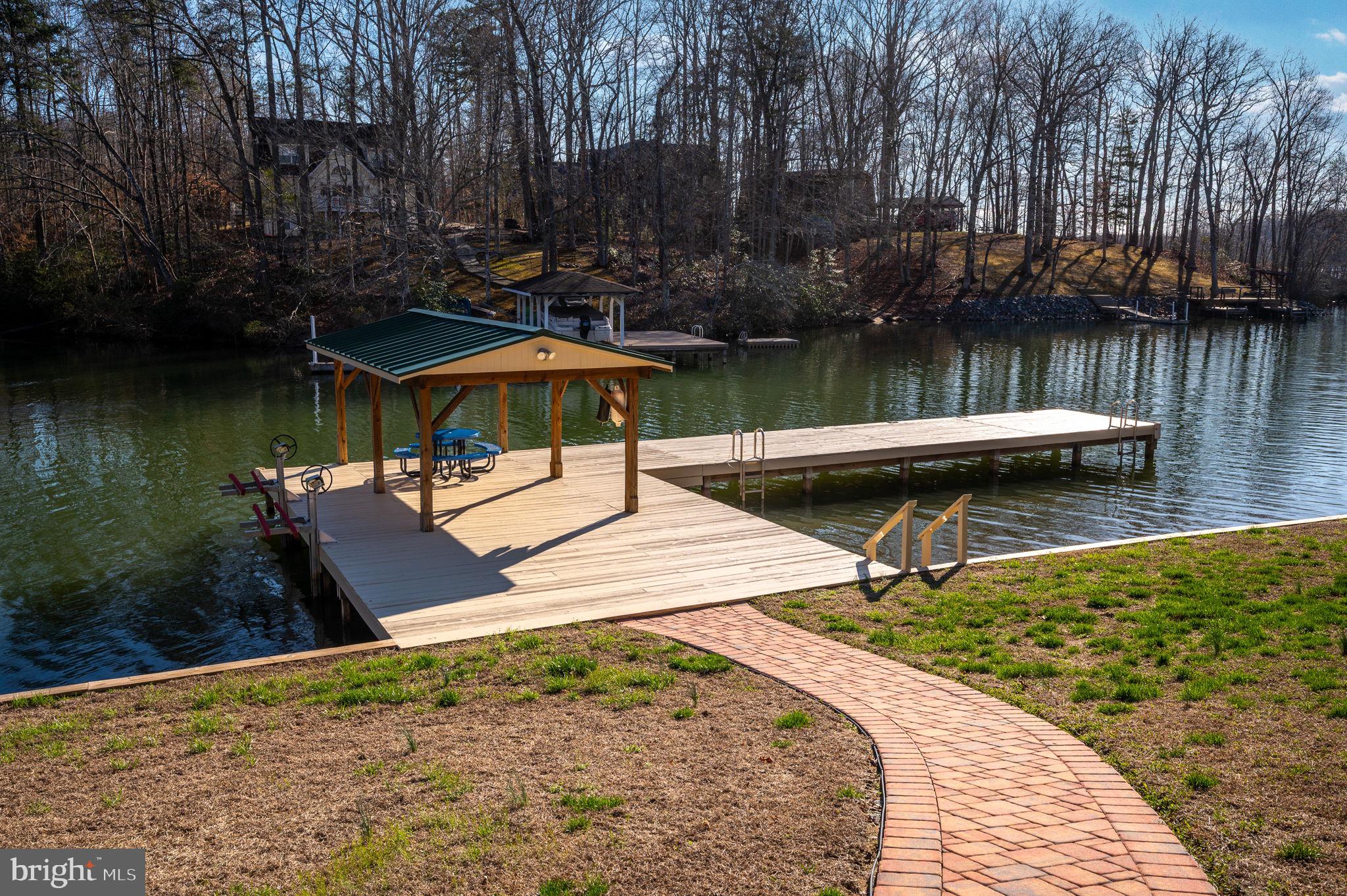 PIGEON RUN ESTATES - Residential