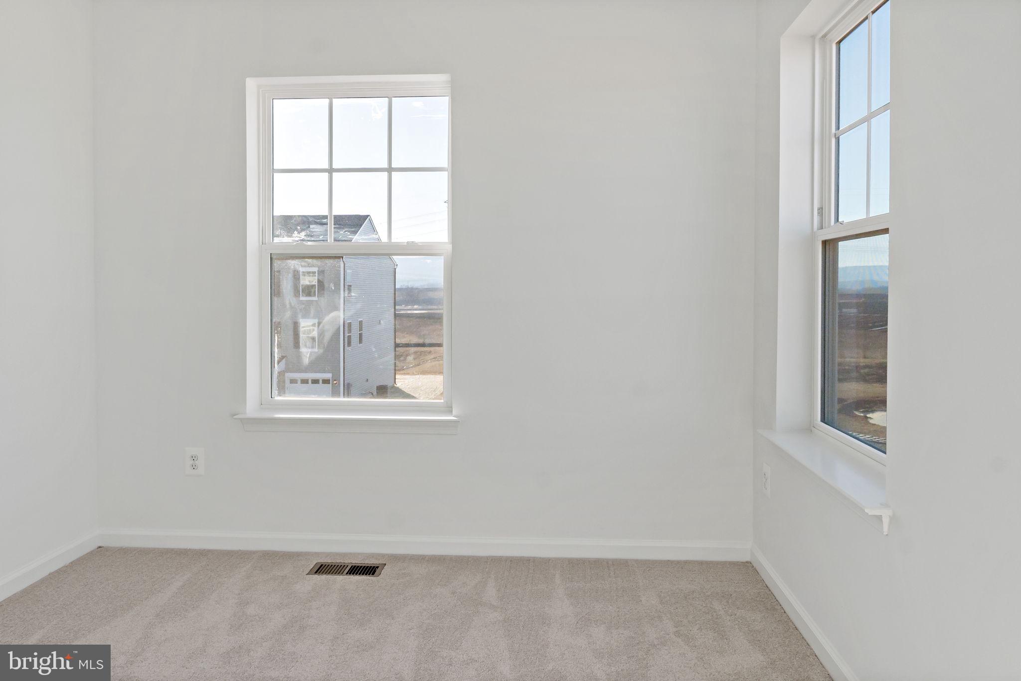 KING'S CROSSING - Residential