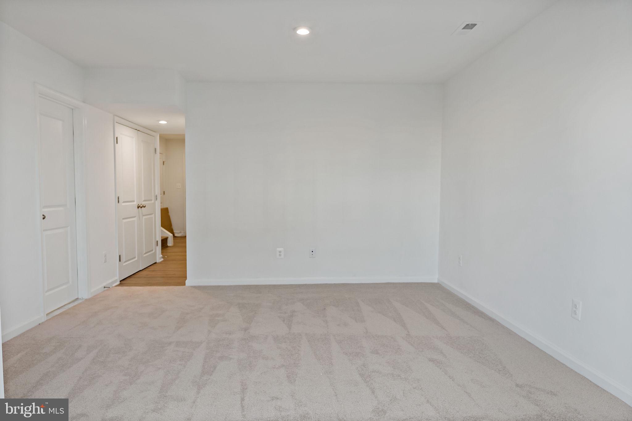 KING'S CROSSING - Residential