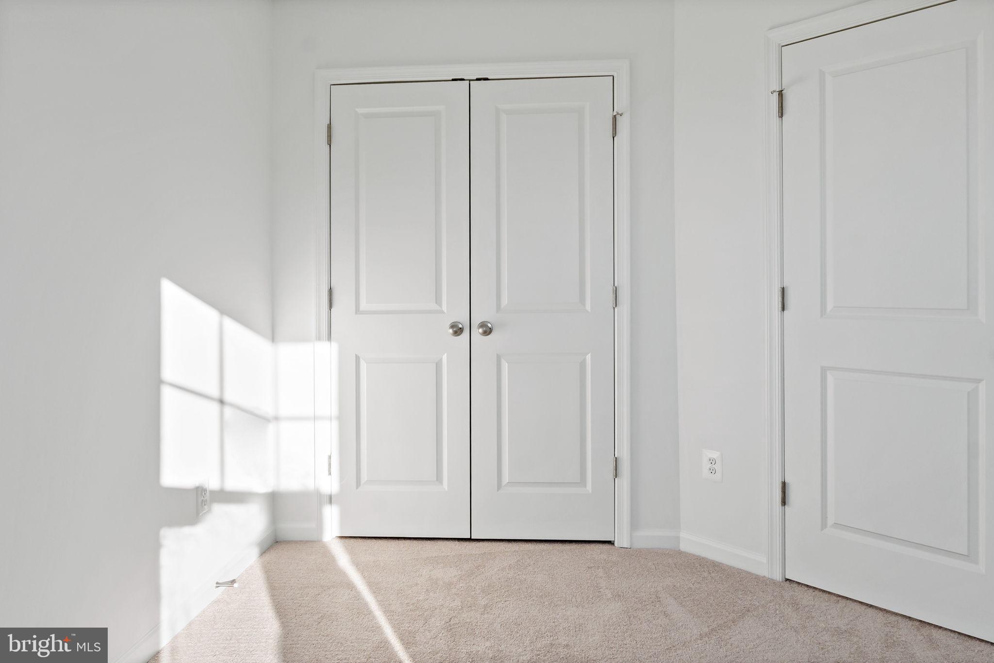 KING'S CROSSING - Residential