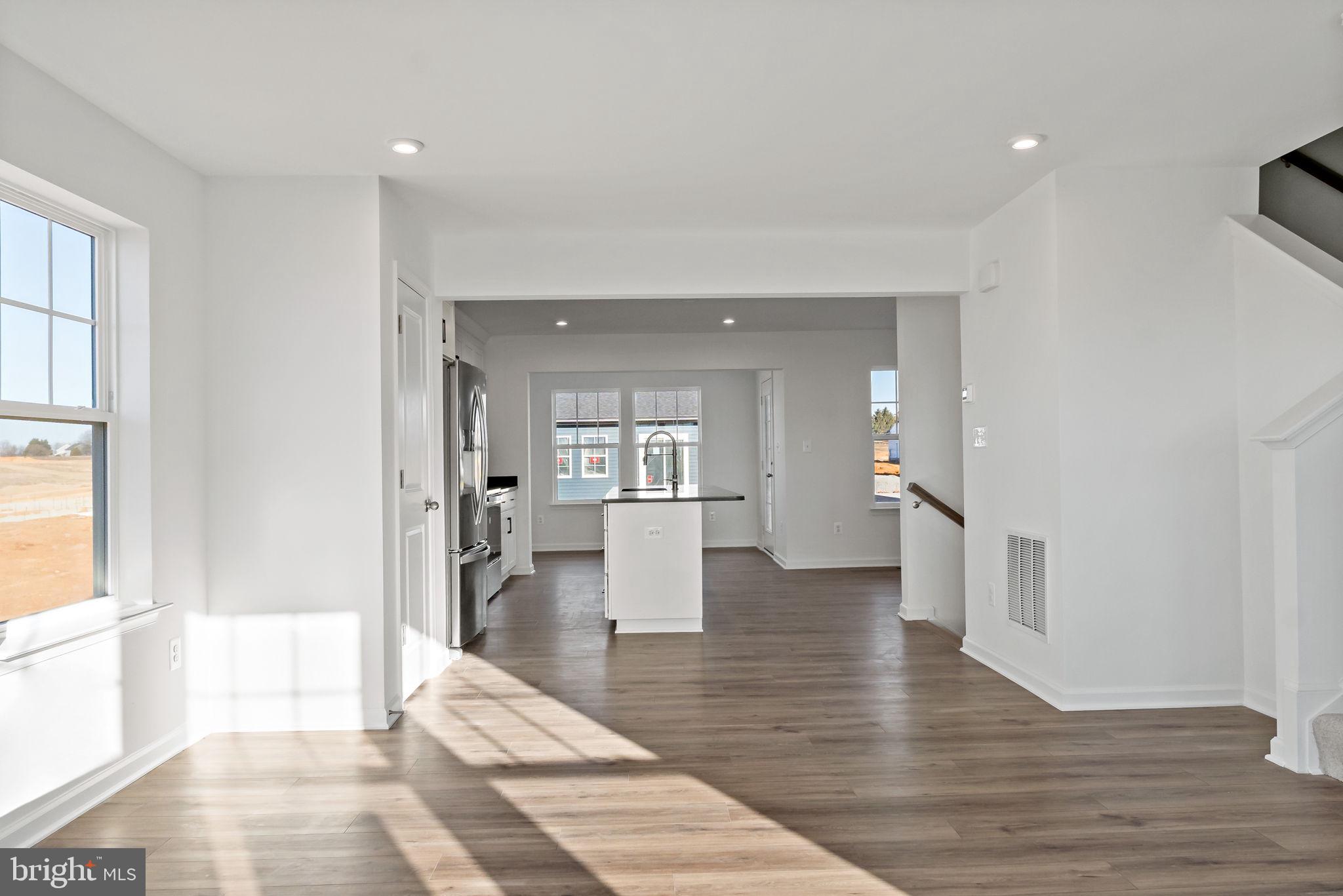 KING'S CROSSING - Residential